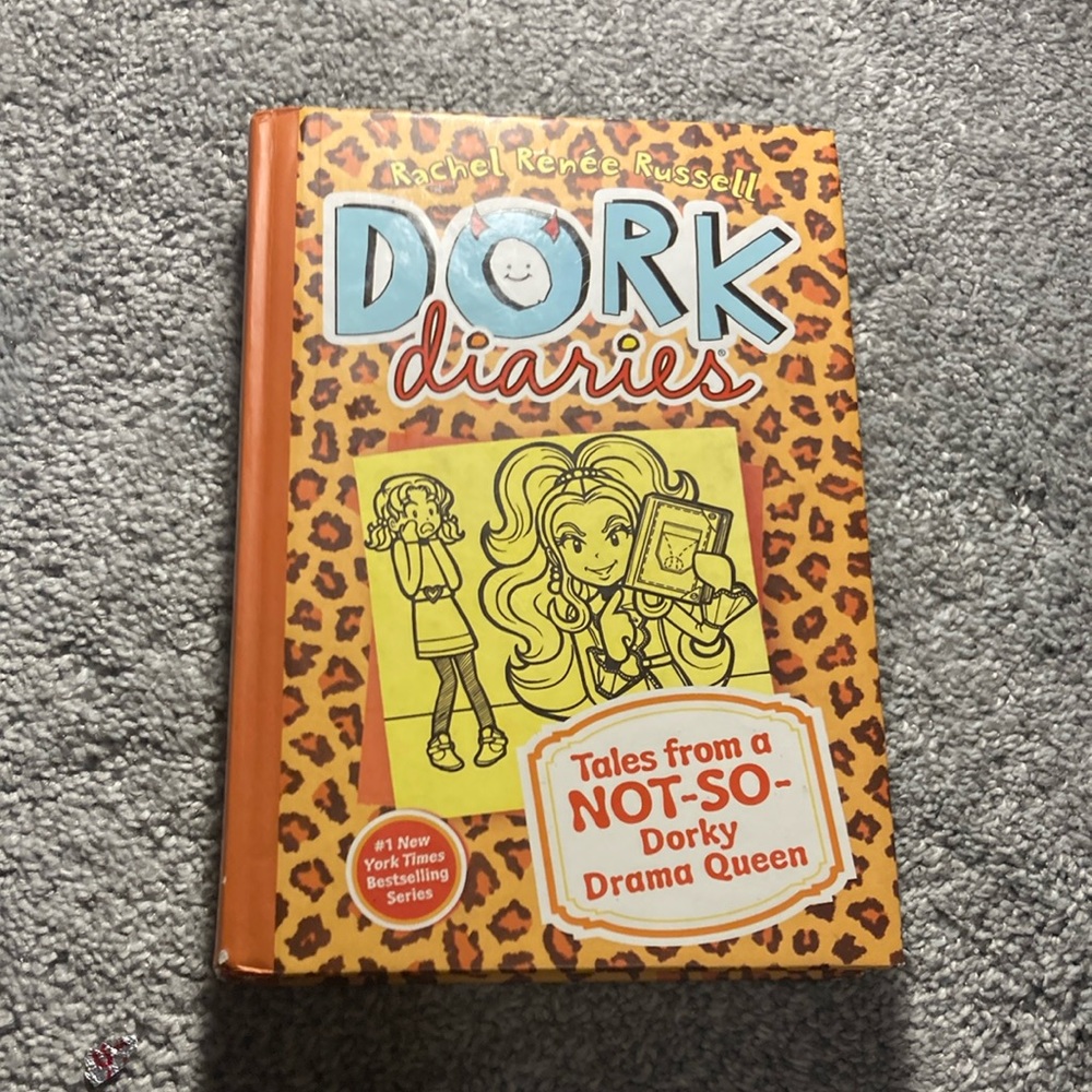 Dork Diaries:Tales from a Not-So-Dorky Drama Queen - Orange Cover